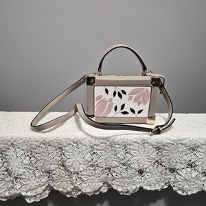 Chic Floral Crossbody Bag in Pink and Cream